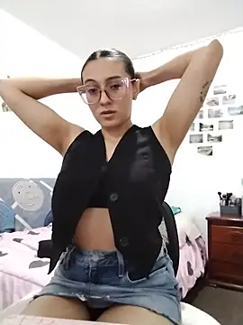 bellastorme04 online show from 05-24-26, 03:39