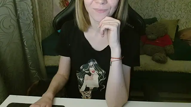  Alisa Allison  online show from 10-31-25, 02:35