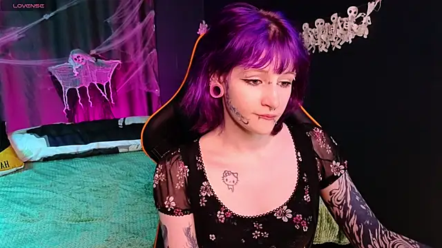 Snapshot of karkadeshk chatting on 10-30-25, 10:13 karkadeshk online show from 10-30-25, 10:13