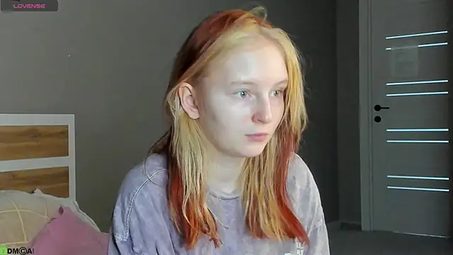 Snapshot of AngelWisee chatting on 06-11-26, 03:03 AngelWisee online show from 06-11-26, 03:03