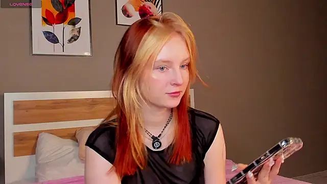 Snapshot of AngelWisee chatting on 06-15-26, 02:56 AngelWisee online show from 06-15-26, 02:56