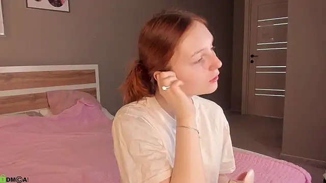 Snapshot of AngelWisee chatting on 05-19-26, 03:02 AngelWisee online show from 05-19-26, 03:02