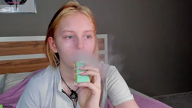 Snapshot of AngelWisee chatting on 06-19-26, 03:12 AngelWisee online show from 06-19-26, 03:12