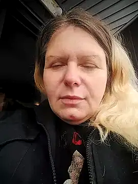 Lana-murr online show from 12-15-25, 06:52