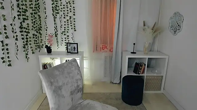 Evanessa Johns online show from 12-03-25, 10:36