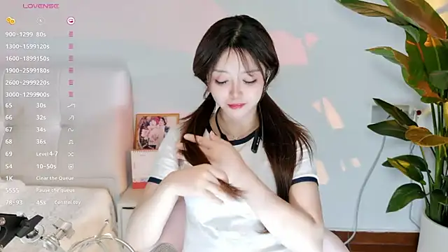 Snapshot of Yiluo95 chatting on 06-22-26, 04:04 Yiluo95 online show from 06-22-26, 04:04