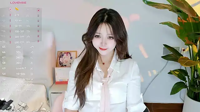 Snapshot of Yiluo95 chatting on 06-24-26, 04:38 Yiluo95 online show from 06-24-26, 04:38