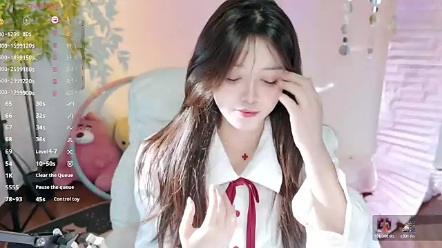 Snapshot of Yiluo95 chatting on 06-12-26, 02:04 Yiluo95 online show from 06-12-26, 02:04