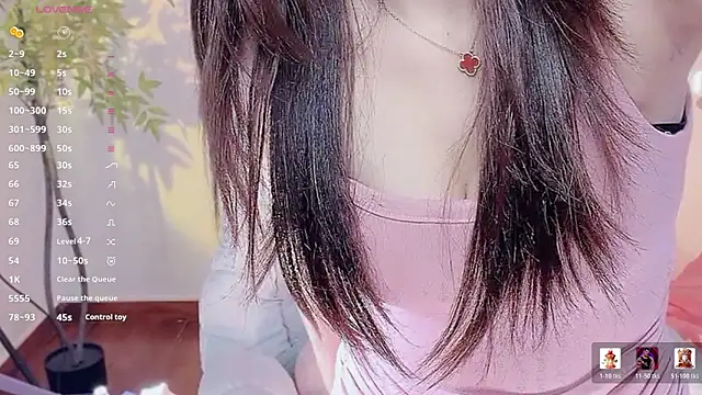 Snapshot of Yiluo95 chatting on 04-27-26, 04:05 Yiluo95 online show from 04-27-26, 04:05