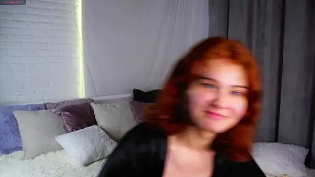 Snapshot of YettaCalabria chatting on 06-21-26, 02:12 YettaCalabria online show from 06-21-26, 02:12