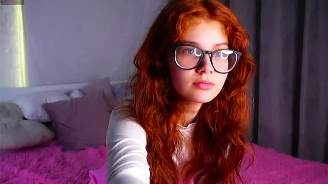 Snapshot of YettaCalabria chatting on 05-20-26, 02:03 YettaCalabria online show from 05-20-26, 02:03
