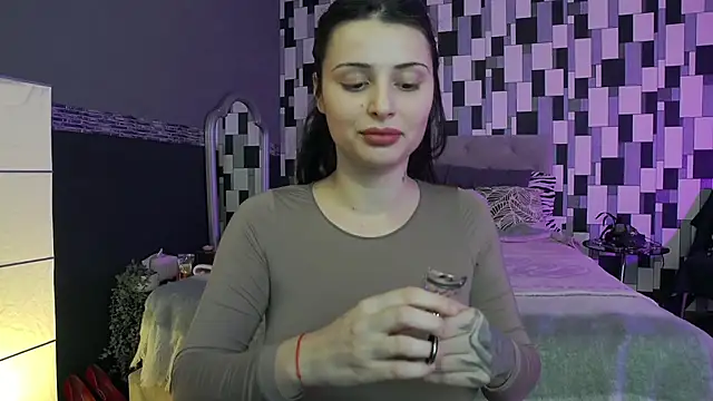 venusinylons online show from 12-14-25, 01:06