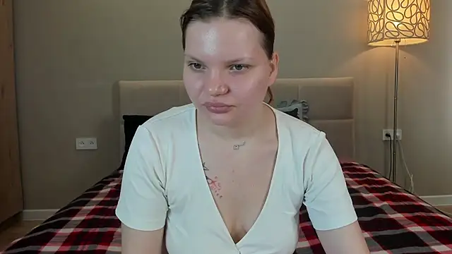 Snapshot of babyyullii chatting on 06-04-26, 01:32 babyyullii online show from 06-04-26, 01:32