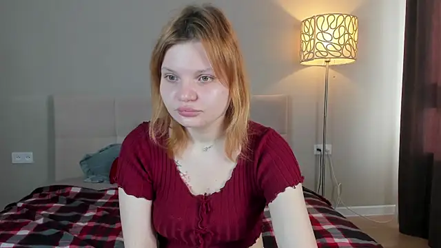 Snapshot of babyyullii chatting on 05-12-26, 01:35 babyyullii online show from 05-12-26, 01:35