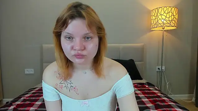 Snapshot of babyyullii chatting on 05-08-26, 01:42 babyyullii online show from 05-08-26, 01:42