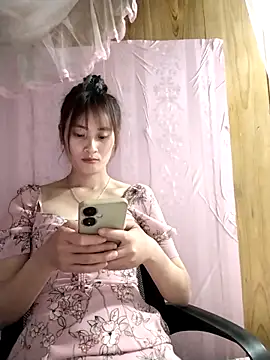 Em xinh01 online show from 04-11-26, 07:45