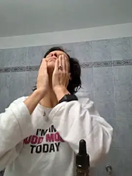 Snapshot of Piediniecollant chatting on 12-23-25, 05:40 Piediniecollant online show from 12-23-25, 05:40