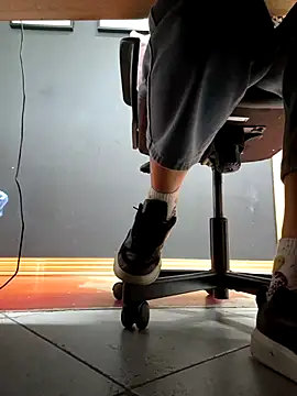 Snapshot of Piediniecollant chatting on 11-03-25, 01:15 Piediniecollant online show from 11-03-25, 01:15