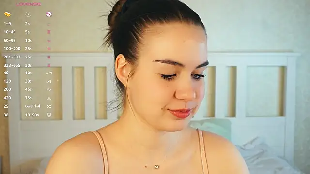 LoreeScialdone online show from 11-17-25, 08:24