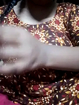 Snapshot of Liza0103 chatting on 10-29-25, 02:16 Liza0103 online show from 10-29-25, 02:16