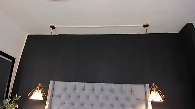 Angy-Avila online show from 12-22-25, 03:50