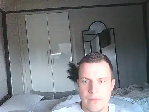 Snapshot of scotsman202513 chatting on 10-27-25, 04:41 scotsman202513 online show from 10-27-25, 04:41