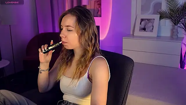 Nora Miller online show from 11-30-25, 05:52