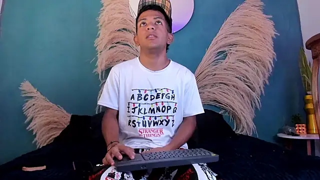 wild best online show from 12-04-25, 07:46