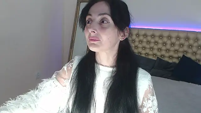 Snapshot of HayleyMills chatting on 10-28-25, 11:20 HayleyMills online show from 10-28-25, 11:20