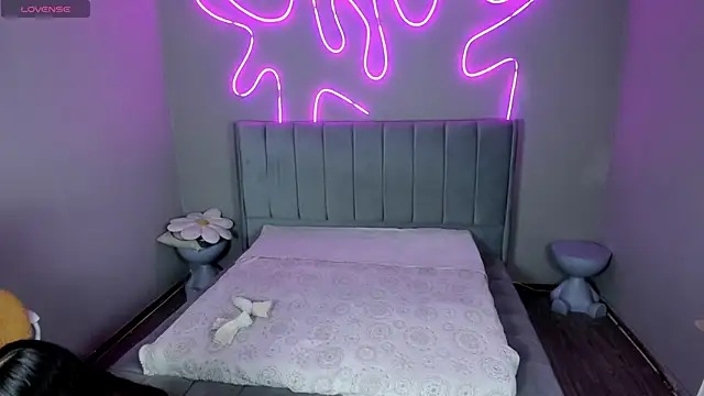 Meganpeach  online show from 11-11-25, 12:44