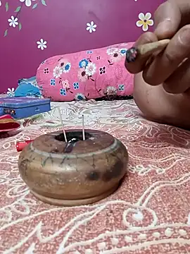 Snapshot of Laal_Parilove chatting on 11-01-25, 08:25 Laal Parilove online show from 11-01-25, 08:25