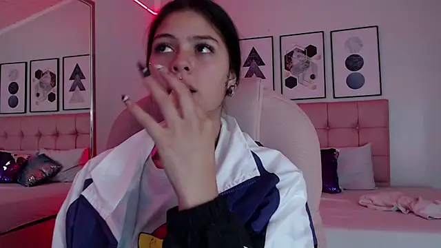 KikiVelvet online show from 01-15-26, 10:02