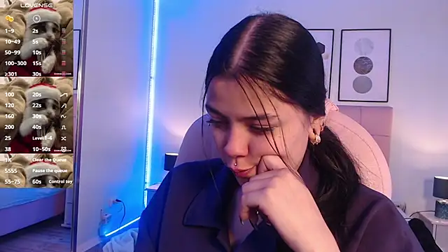 KikiVelvet online show from 11-11-25, 02:01