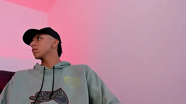 Snapshot of leelpaul chatting on 10-28-25, 12:37 leelpaul online show from 10-28-25, 12:37