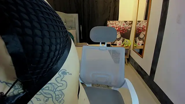 Snapshot of JessiTaylor_ chatting on 11-05-25, 03:31 JessiTaylor online show from 11-05-25, 03:31