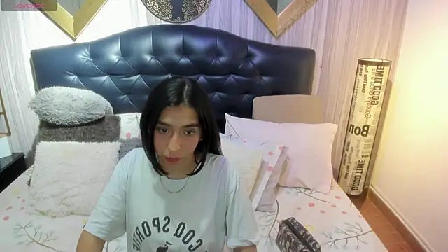 Snapshot of shirley_sweet_ chatting on 10-29-25, 10:20 shirley sweet  online show from 10-29-25, 10:20