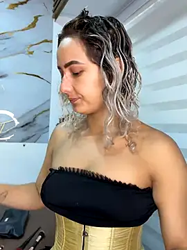 Snapshot of 99_natalia chatting on 10-31-25, 06:26 99 natalia online show from 10-31-25, 06:26