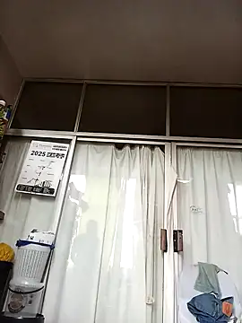 Snapshot of dzicky33 chatting on 10-29-25, 10:14 dzicky33 online show from 10-29-25, 10:14