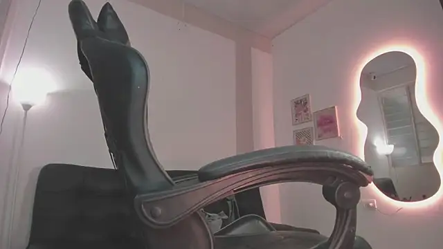 Senpai Lover online show from 10-31-25, 08:16