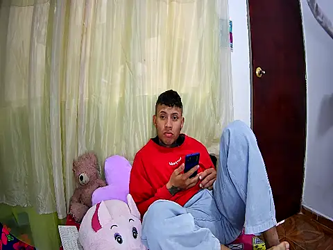 Snapshot of AlexaTinylicks chatting on 10-28-25, 01:32 AlexaTinylicks online show from 10-28-25, 01:32