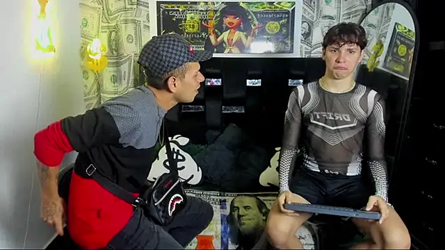 Snapshot of Magic_Duo chatting on 10-30-25, 11:41 Magic Duo online show from 10-30-25, 11:41