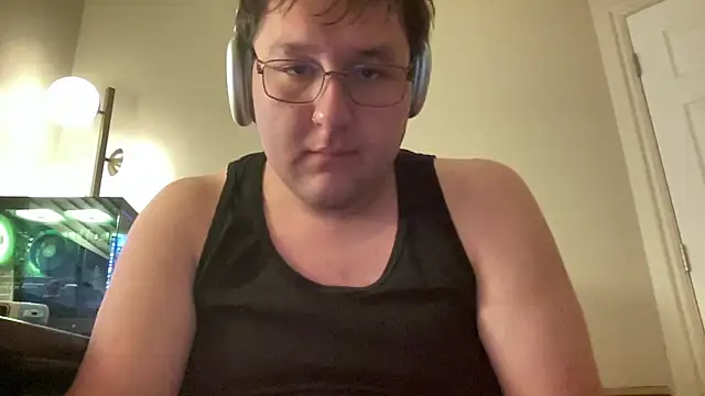 Snapshot of chubbykaleb chatting on 10-28-25, 04:35 chubbykaleb online show from 10-28-25, 04:35