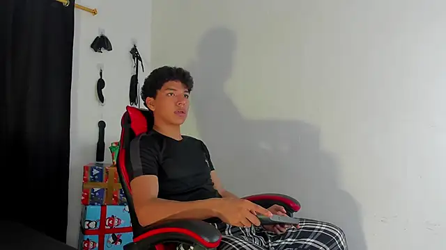 Maximiliano Khalil online show from 12-14-25, 07:52