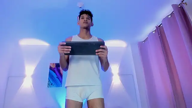 KamiSuarez online show from 12-22-25, 06:41