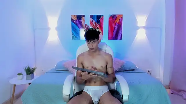 KamiSuarez online show from 11-24-25, 06:30