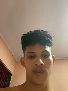 Snapshot of KamiSuarez chatting on 01-18-26, 04:27 KamiSuarez online show from 01-18-26, 04:27