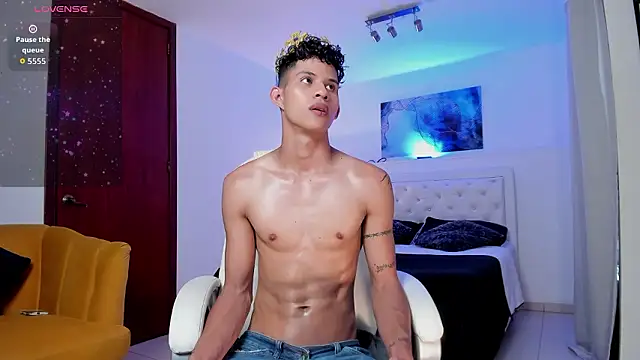 KamiSuarez online show from 03-09-26, 06:33