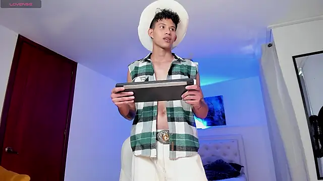 Snapshot of KamiSuarez chatting on 02-28-26, 06:40 KamiSuarez online show from 02-28-26, 06:40