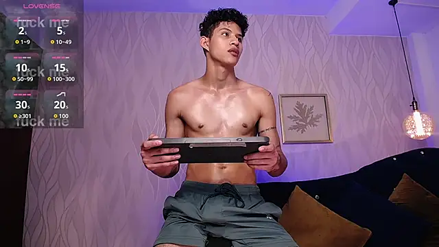 Snapshot of KamiSuarez chatting on 02-12-26, 06:29 KamiSuarez online show from 02-12-26, 06:29