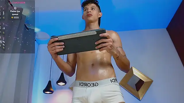 KamiSuarez online show from 03-25-26, 06:29